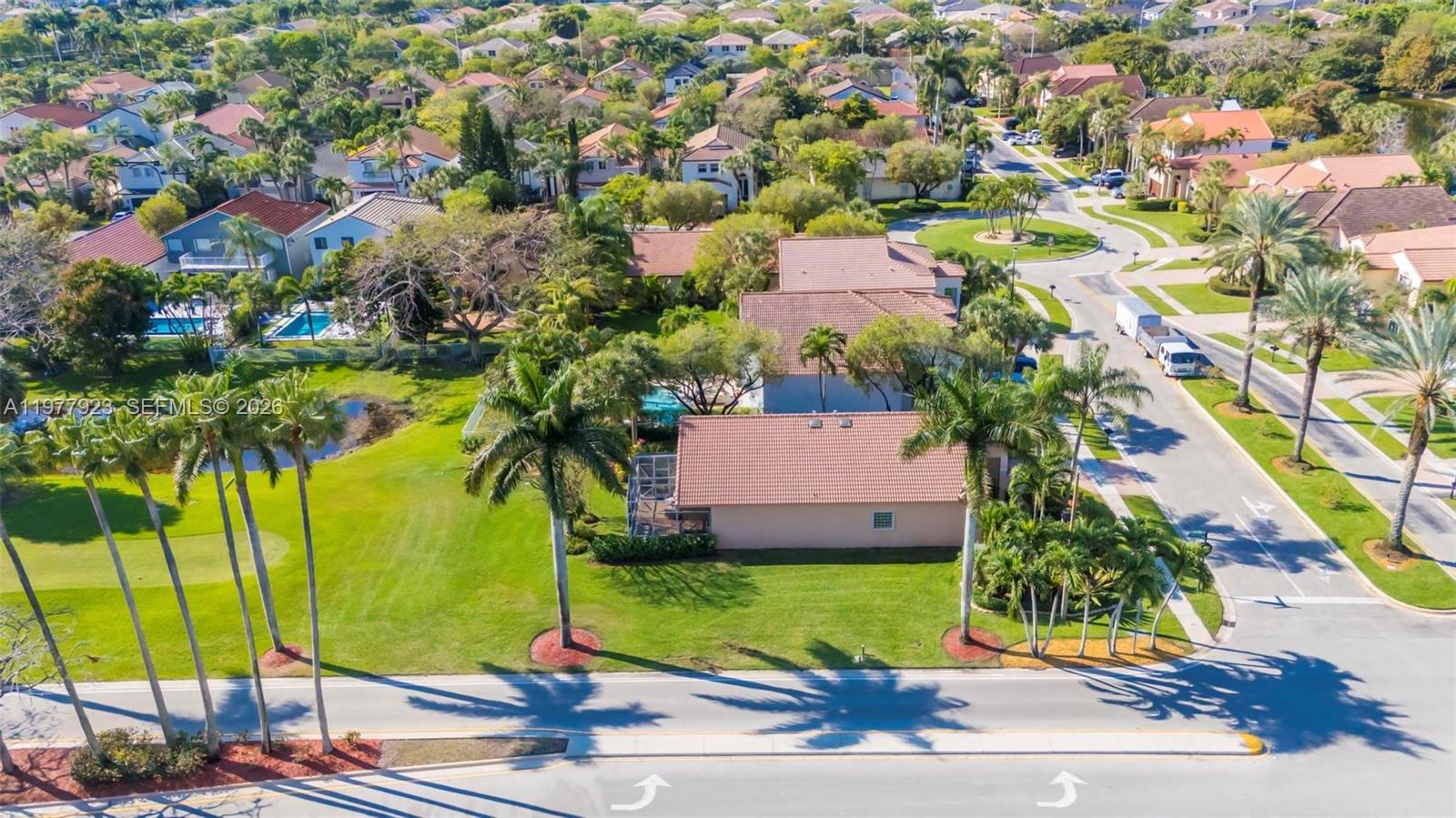 HOLLYWOOD LAKES COUNTRY C - Residential