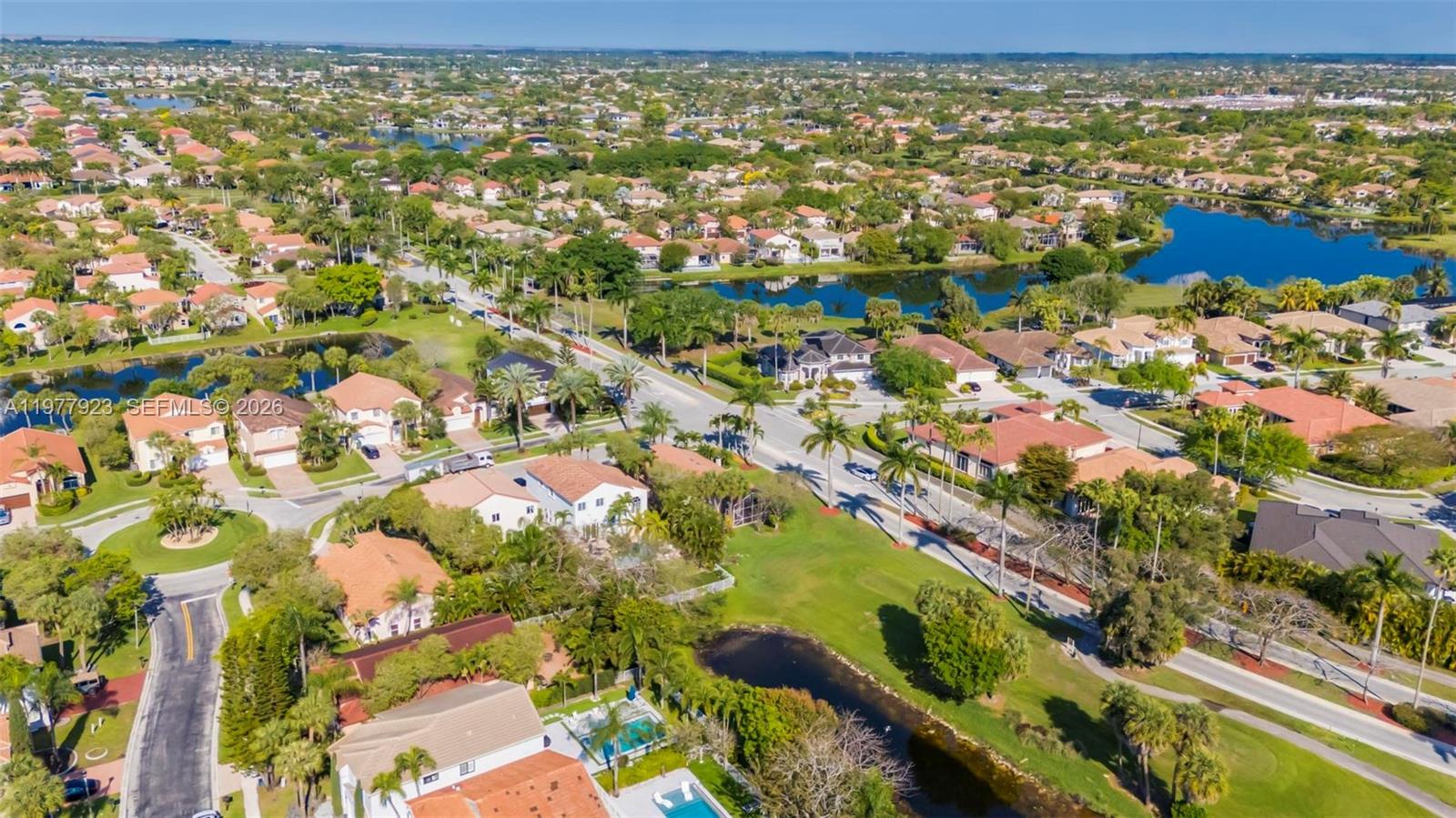 HOLLYWOOD LAKES COUNTRY C - Residential