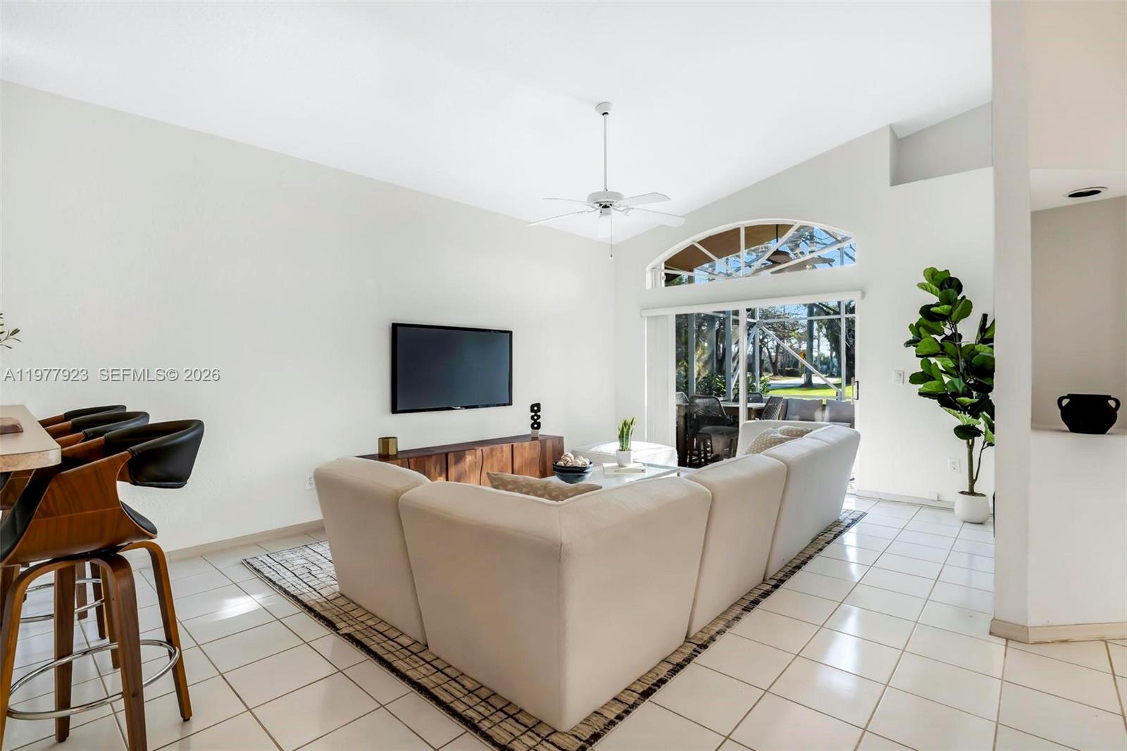 HOLLYWOOD LAKES COUNTRY C - Residential