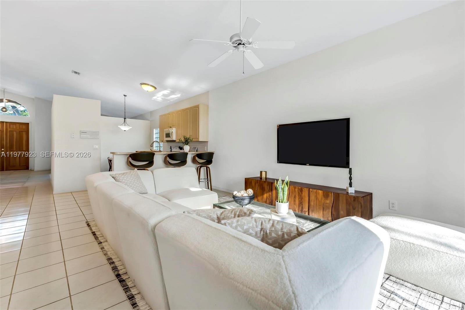 HOLLYWOOD LAKES COUNTRY C - Residential