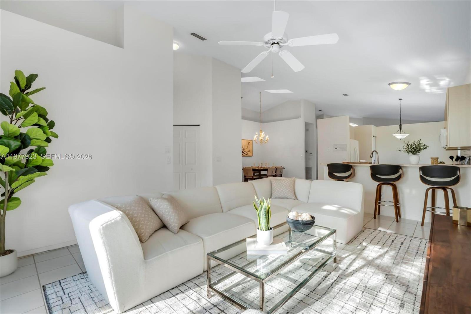 HOLLYWOOD LAKES COUNTRY C - Residential