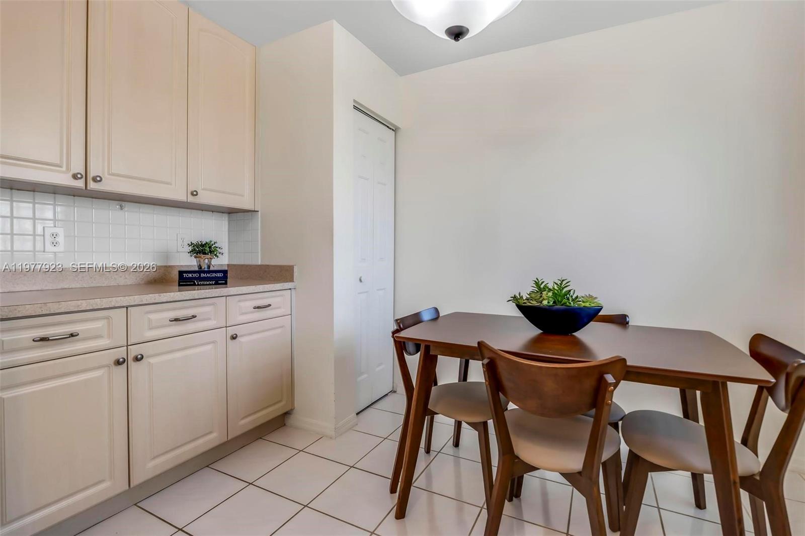 HOLLYWOOD LAKES COUNTRY C - Residential