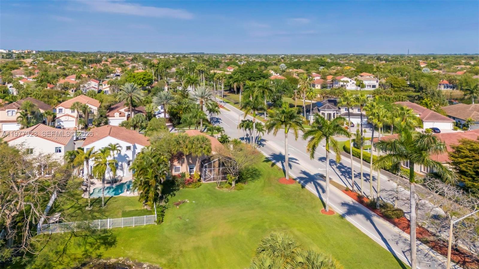 HOLLYWOOD LAKES COUNTRY C - Residential