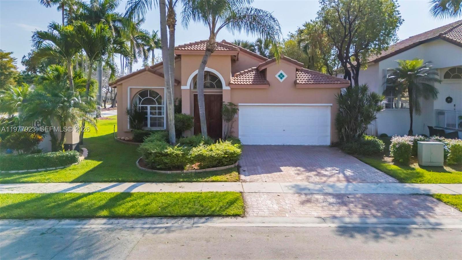 HOLLYWOOD LAKES COUNTRY C - Residential