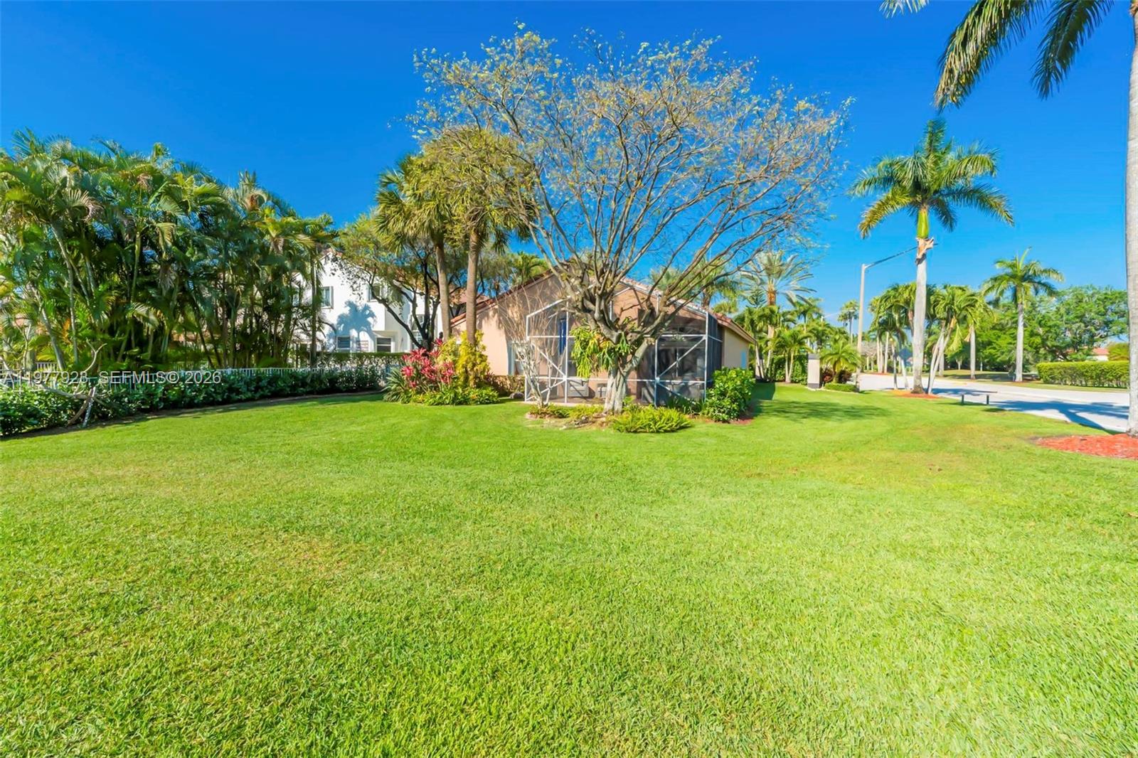 HOLLYWOOD LAKES COUNTRY C - Residential