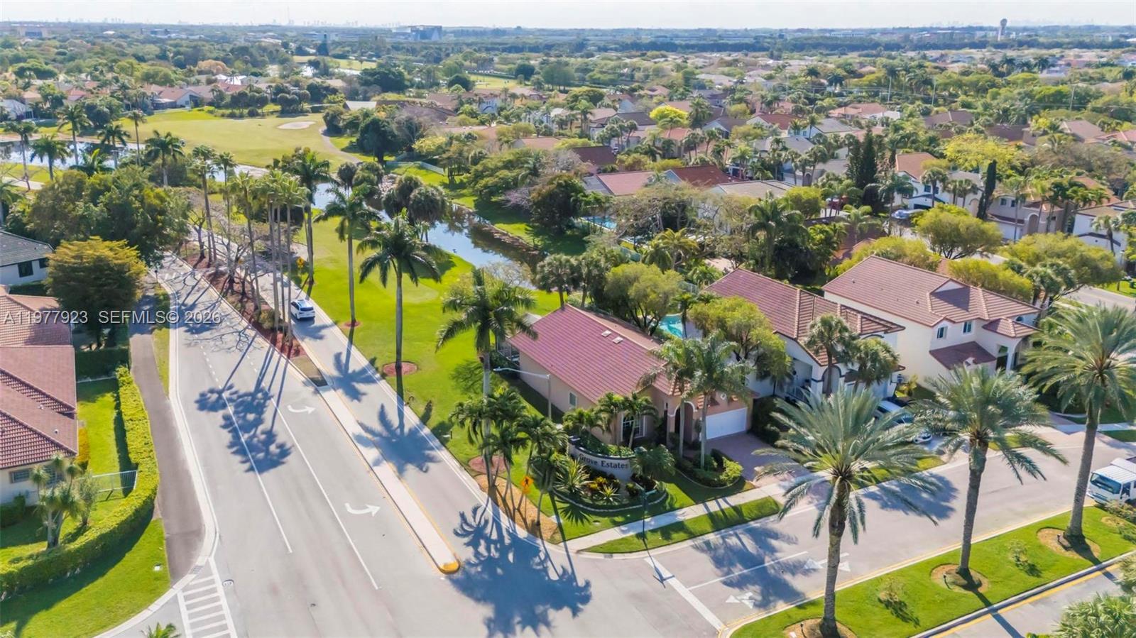 HOLLYWOOD LAKES COUNTRY C - Residential