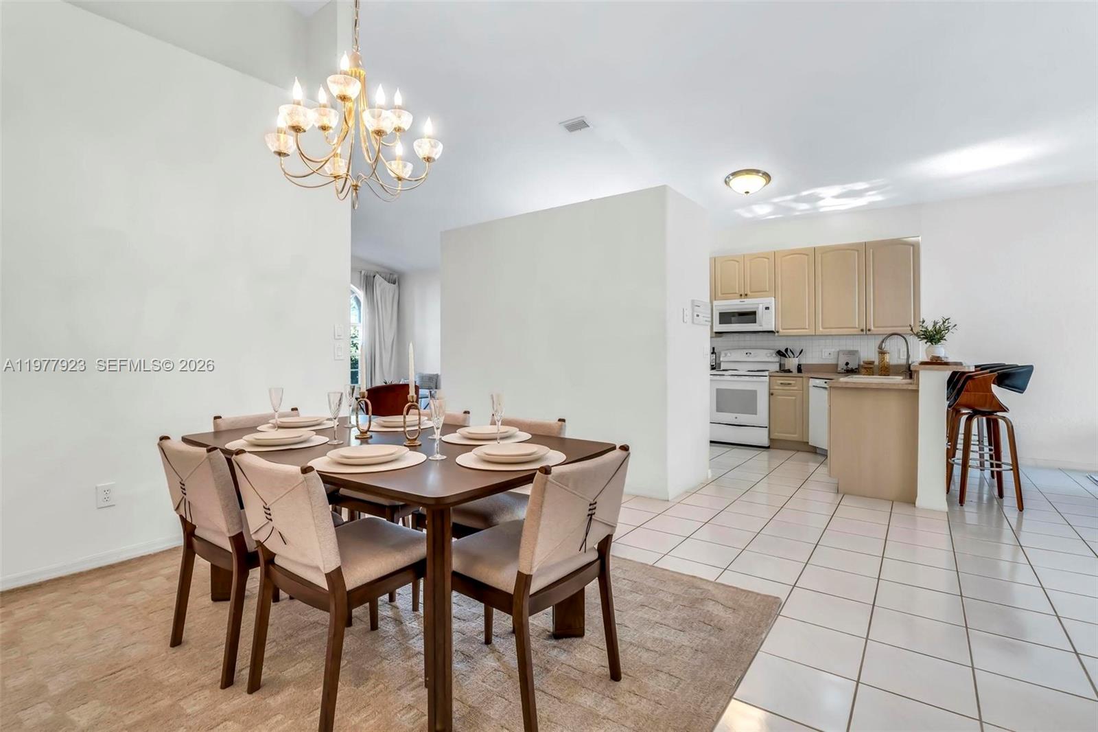 HOLLYWOOD LAKES COUNTRY C - Residential