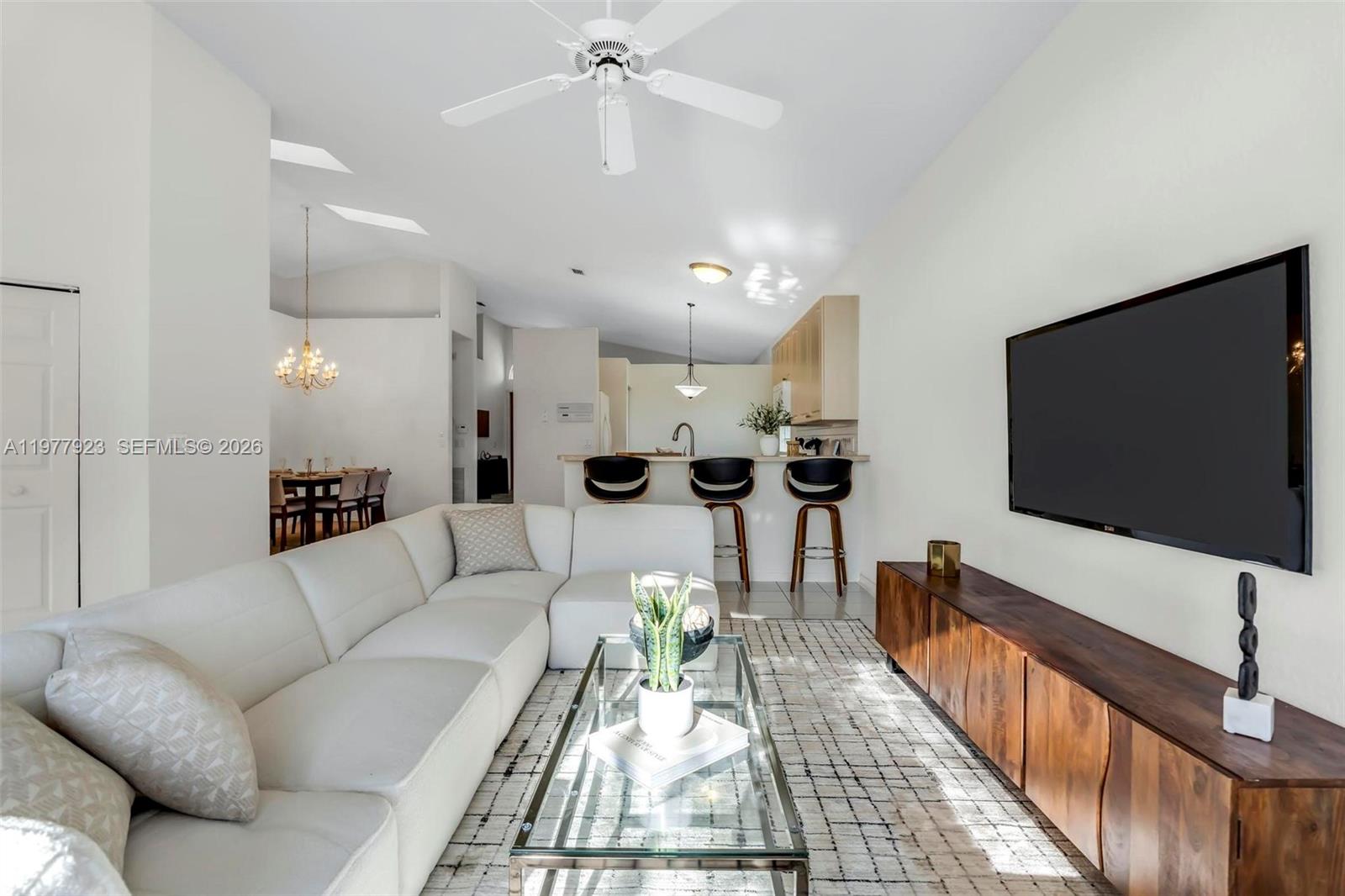 HOLLYWOOD LAKES COUNTRY C - Residential