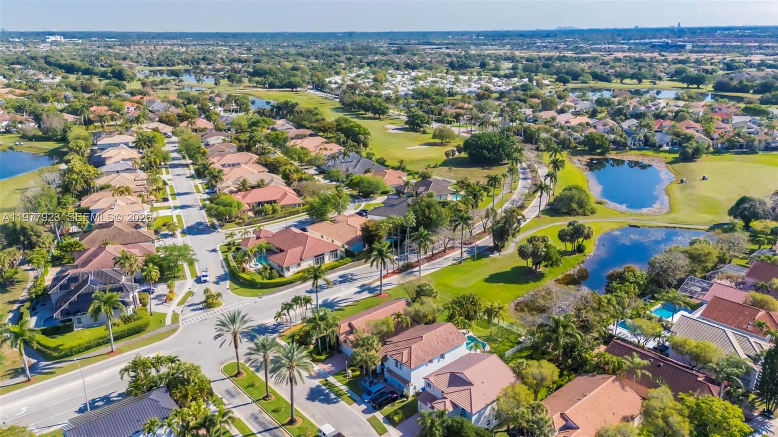 HOLLYWOOD LAKES COUNTRY C - Residential