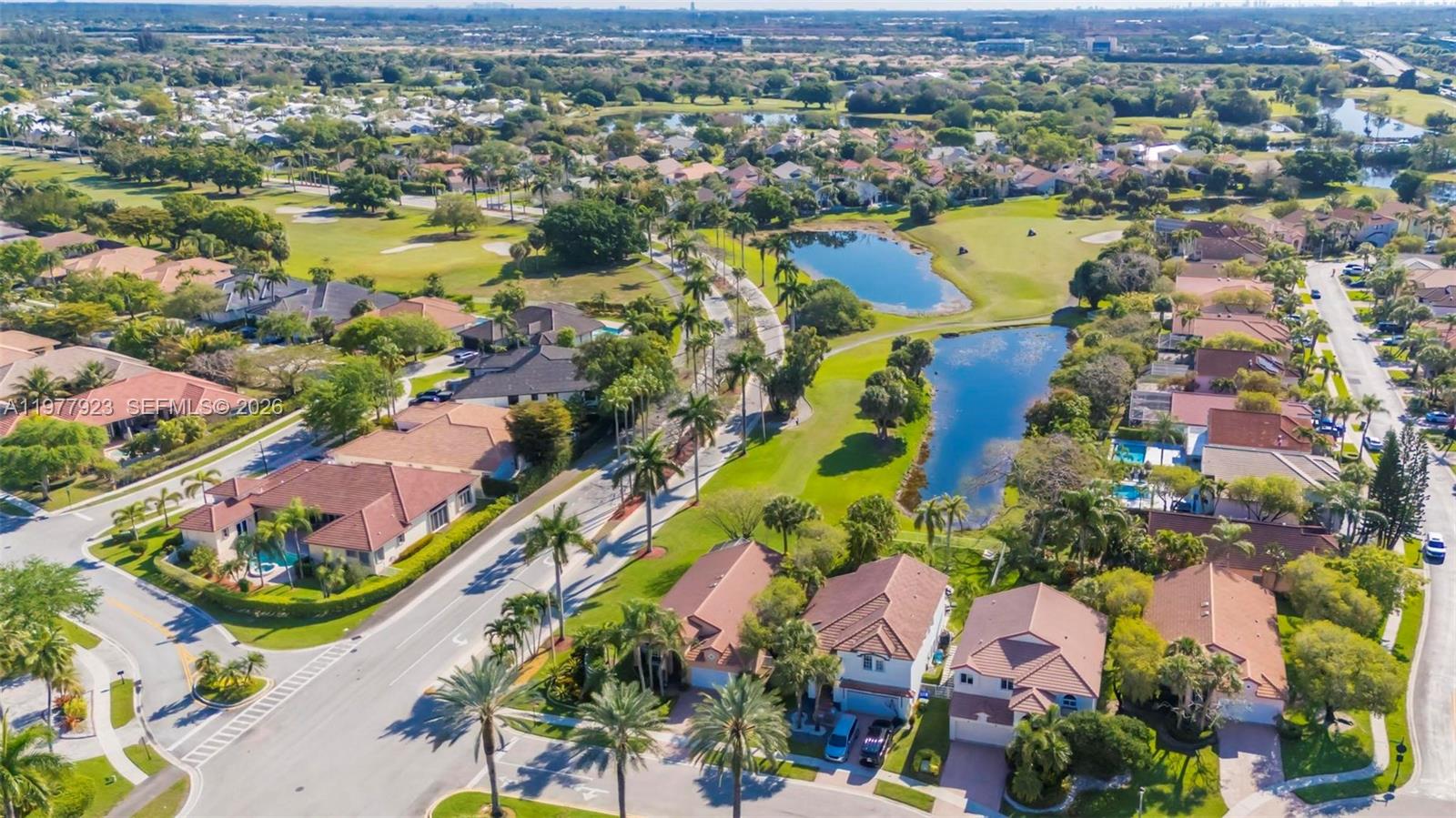 HOLLYWOOD LAKES COUNTRY C - Residential