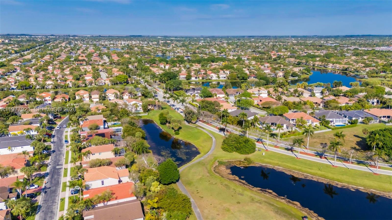 HOLLYWOOD LAKES COUNTRY C - Residential