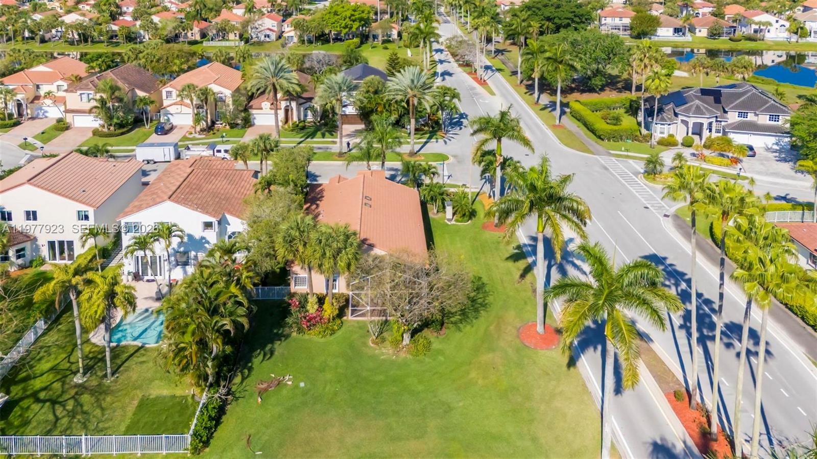 HOLLYWOOD LAKES COUNTRY C - Residential