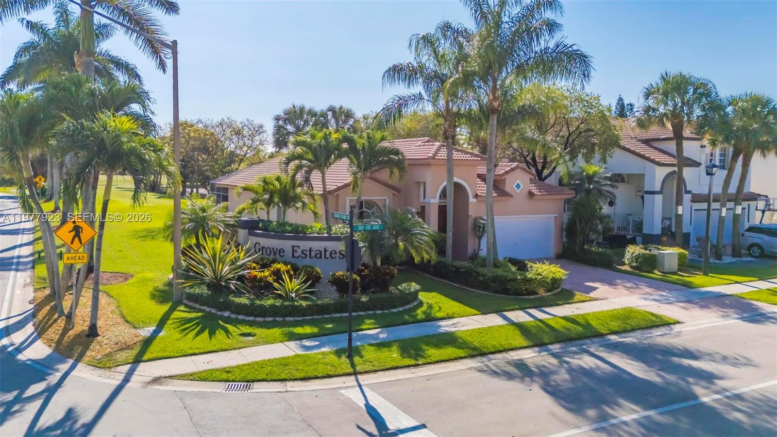 HOLLYWOOD LAKES COUNTRY C - Residential