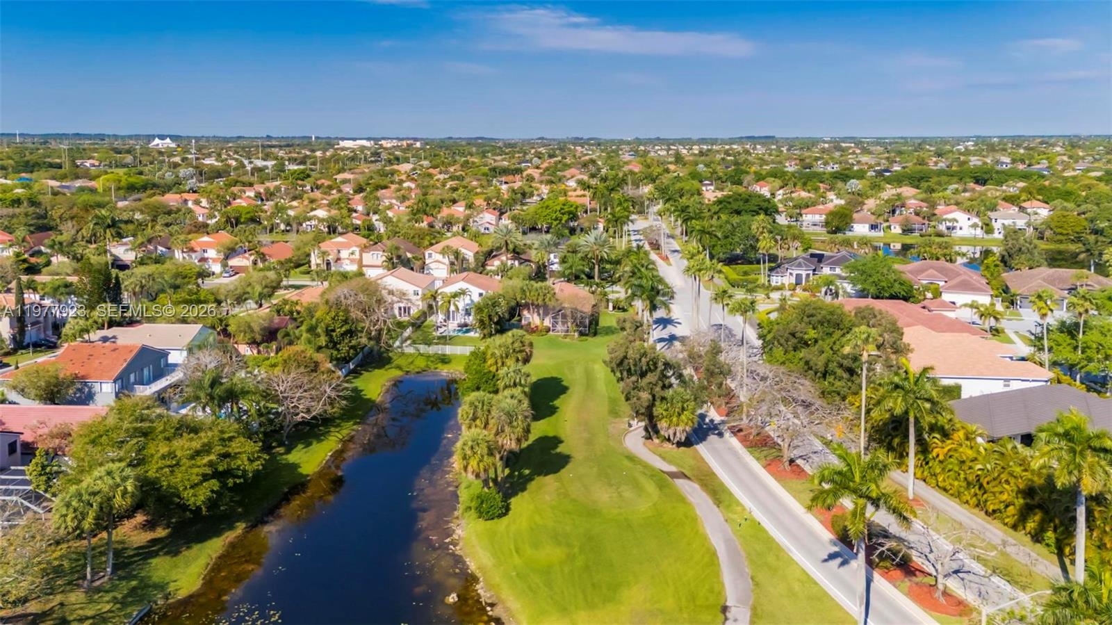 HOLLYWOOD LAKES COUNTRY C - Residential