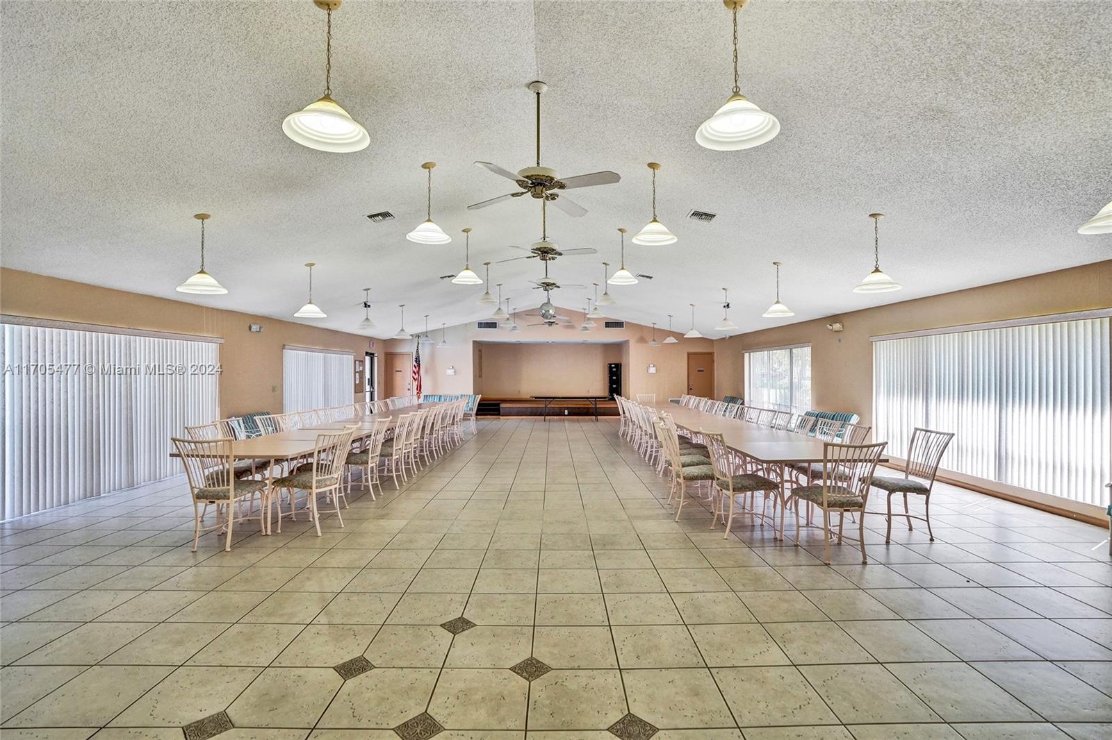MEADOWBROOK LAKES VIEW CO - Residential