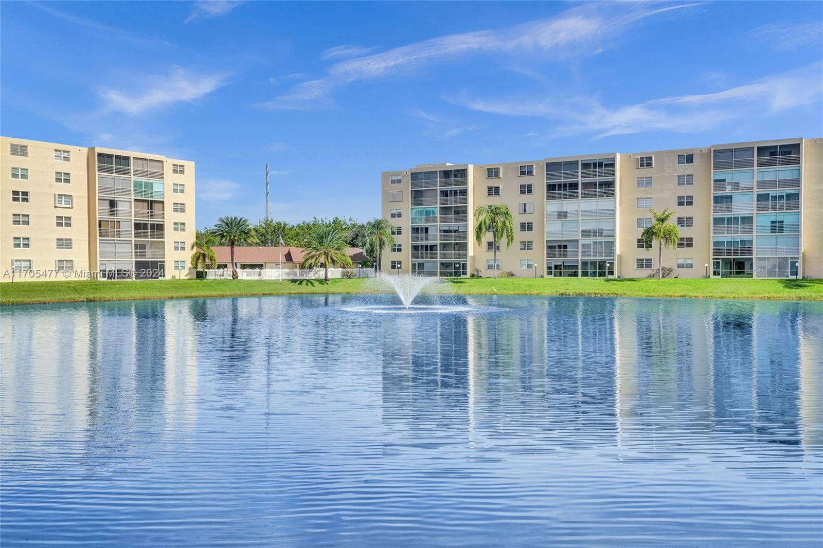 MEADOWBROOK LAKES VIEW CO - Residential