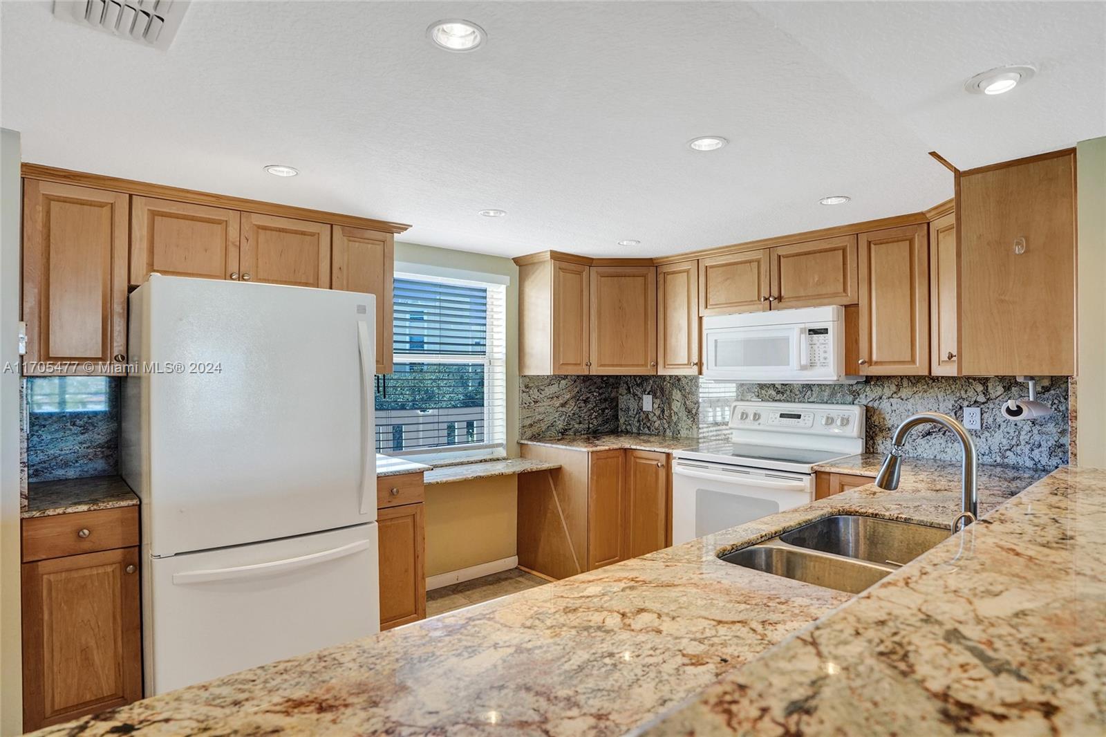 MEADOWBROOK LAKES VIEW CO - Residential