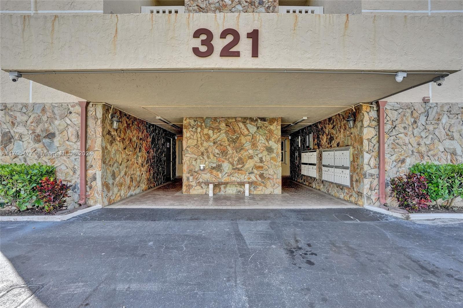 MEADOWBROOK LAKES VIEW CO - Residential