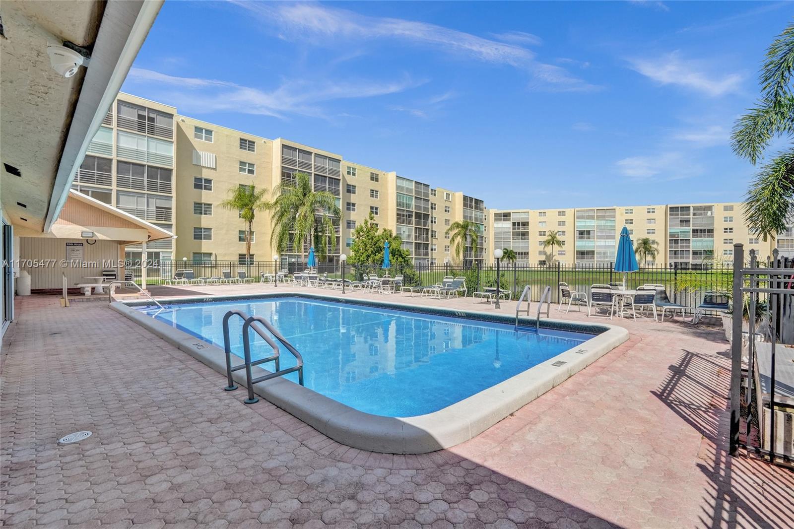 MEADOWBROOK LAKES VIEW CO - Residential