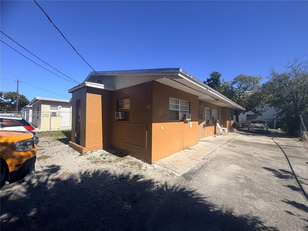 Photo of 612 NW 14th Ave #1, Fort Lauderdale, FL 33311 (MLS # A11956869)