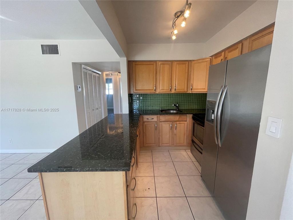Photo of 4050 NE 12th Ter #25-1, Oakland Park, FL 33334 (MLS # A11717828)