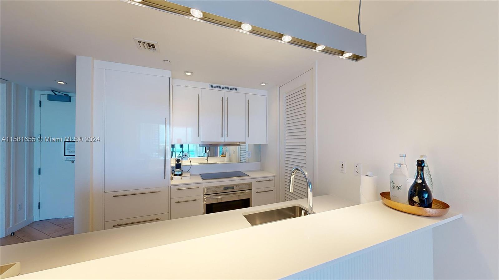 2201 COLLINS AVE CONDO - Residential