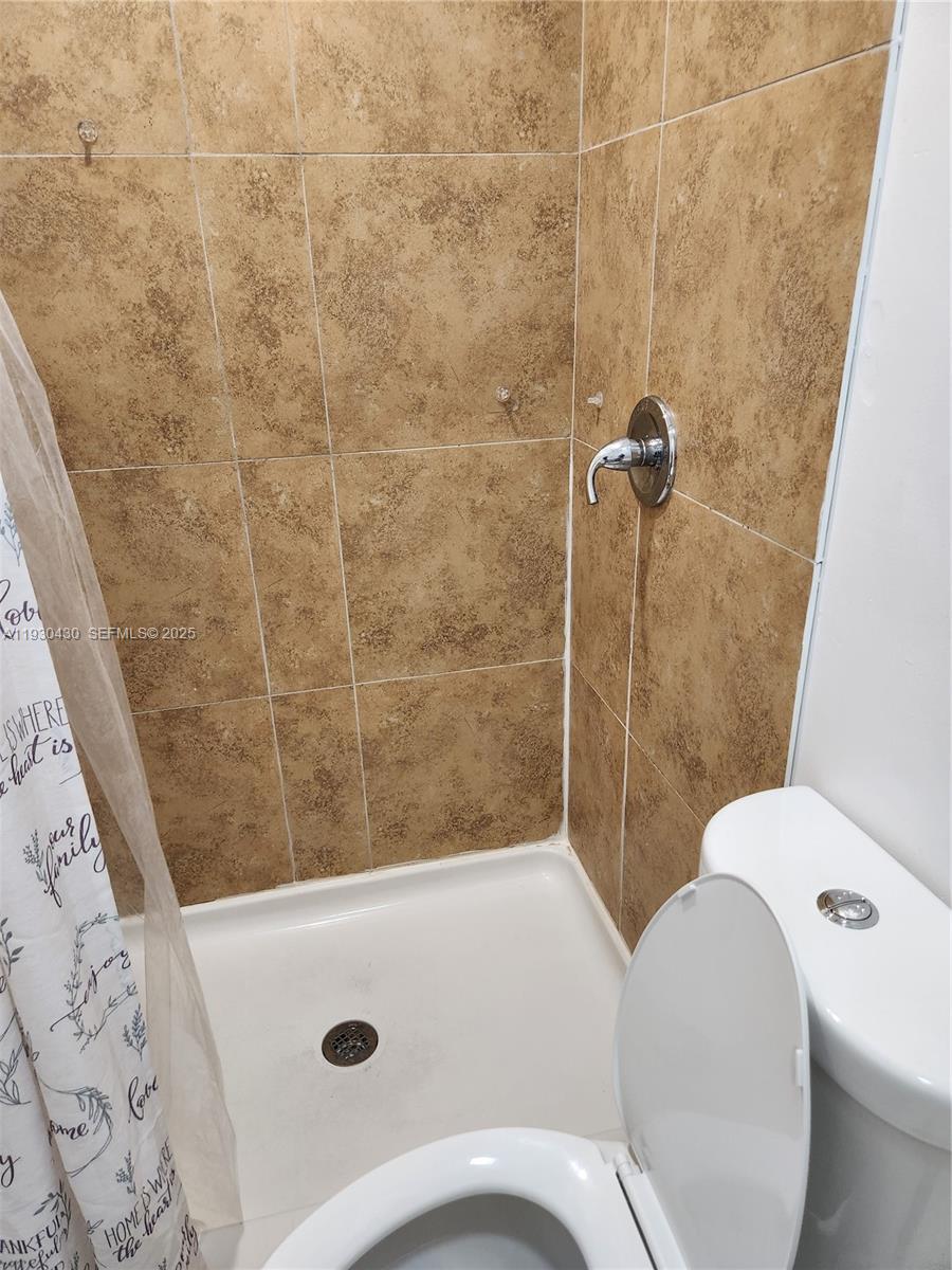 LAKES BY THE BAY SEC 3 - Residential Lease