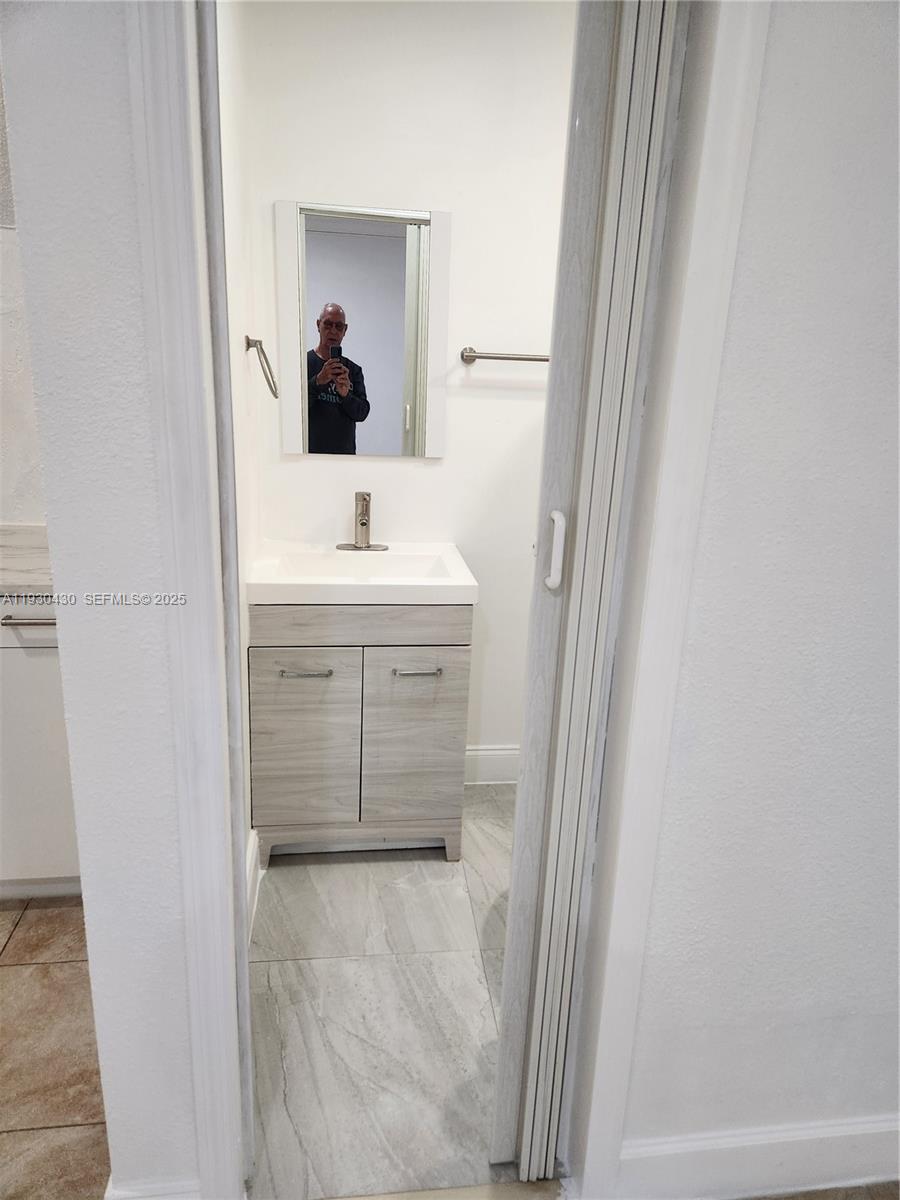 LAKES BY THE BAY SEC 3 - Residential Lease