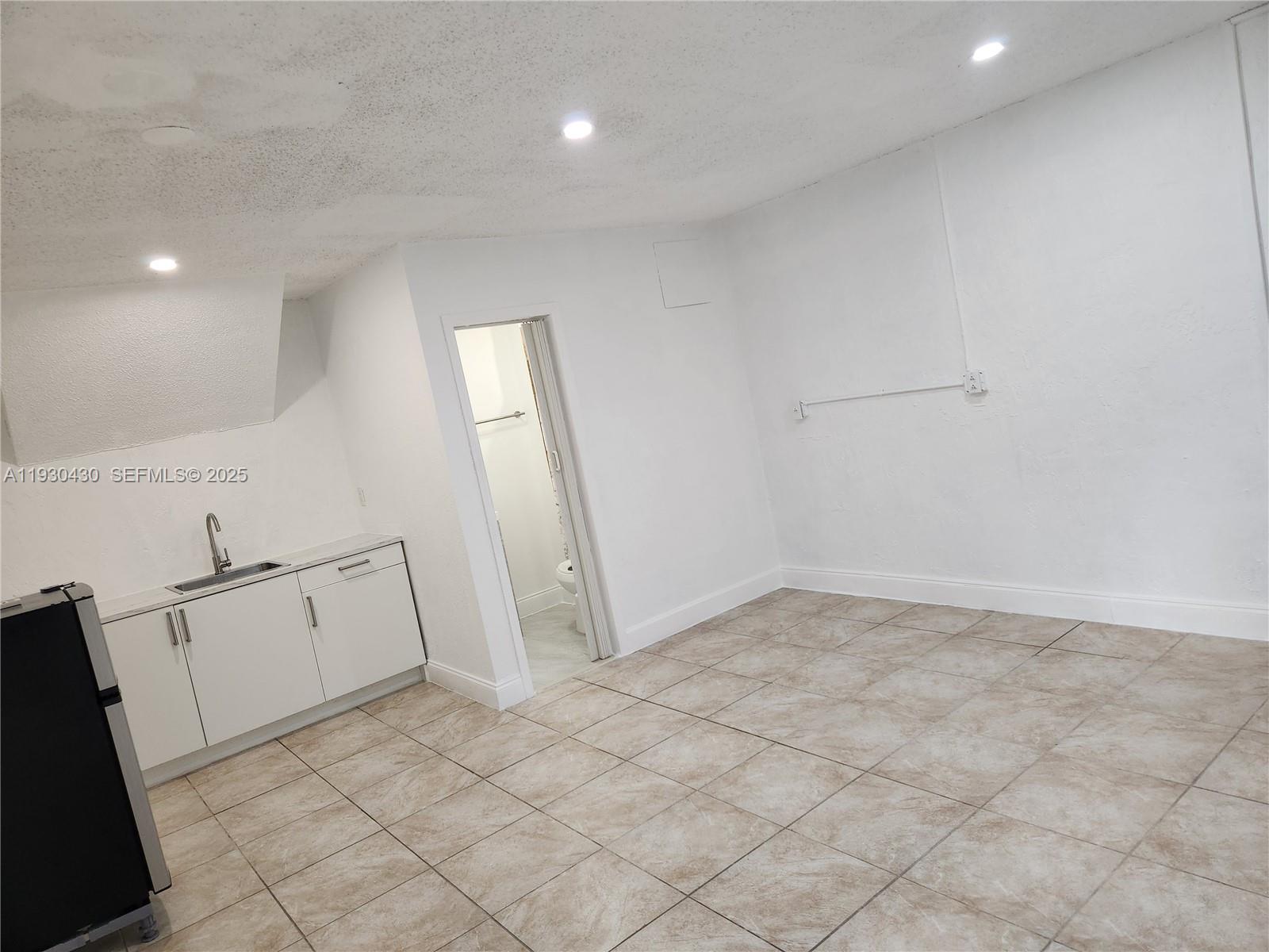 LAKES BY THE BAY SEC 3 - Residential Lease