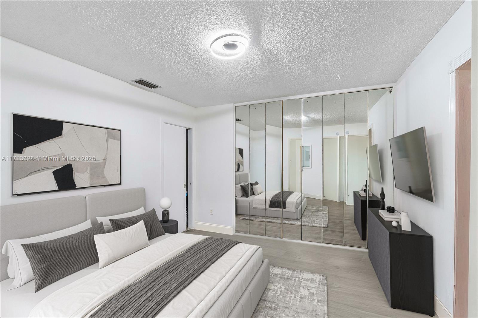 CRESTHAVEN CONDO TOWNHOME - Residential