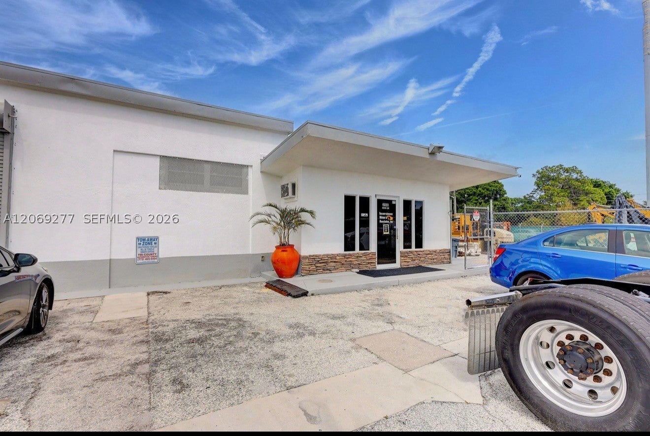 2108 Orange Ave