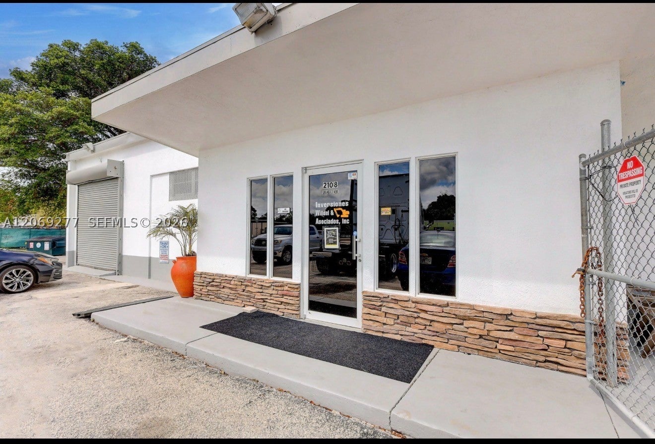 2108 Orange Ave