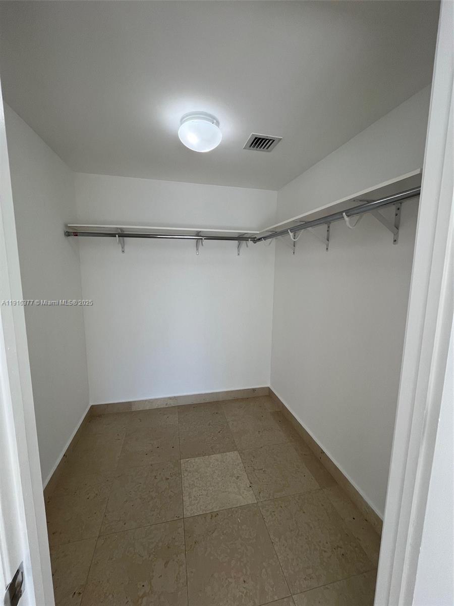 ICON BRICKELL NO TWO - Residential