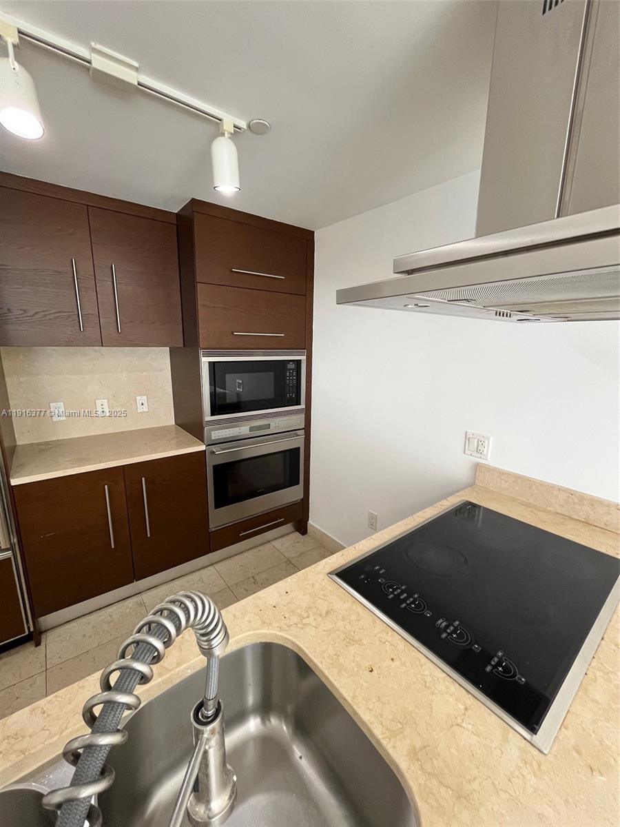 495 Brickell Ave 1207