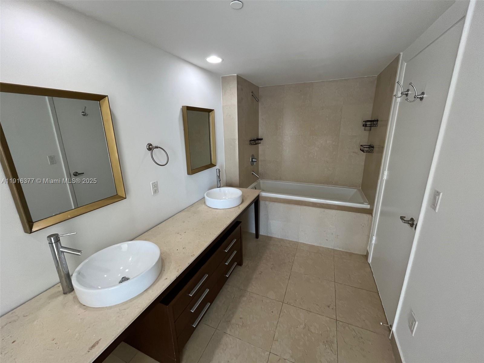 ICON BRICKELL NO TWO - Residential