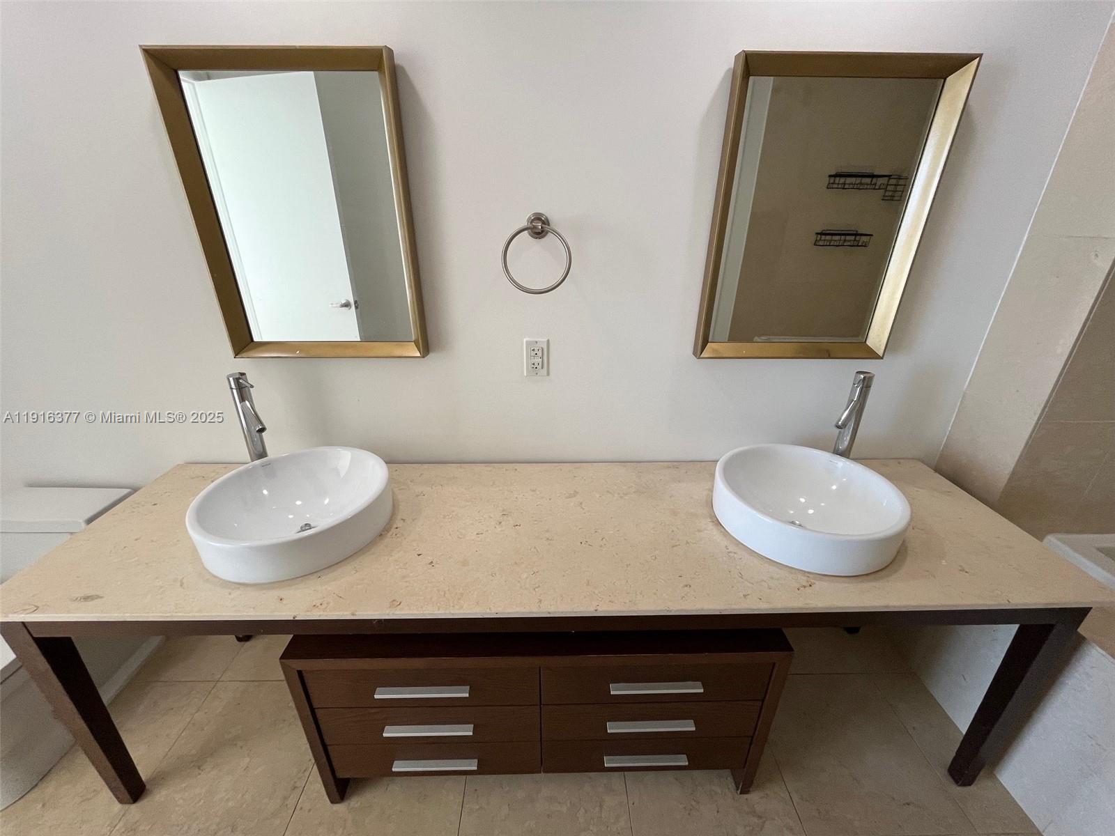 ICON BRICKELL NO TWO - Residential