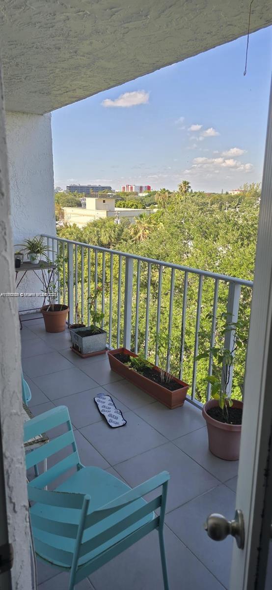 NIRVANA CONDO NO FIVE CON - Residential