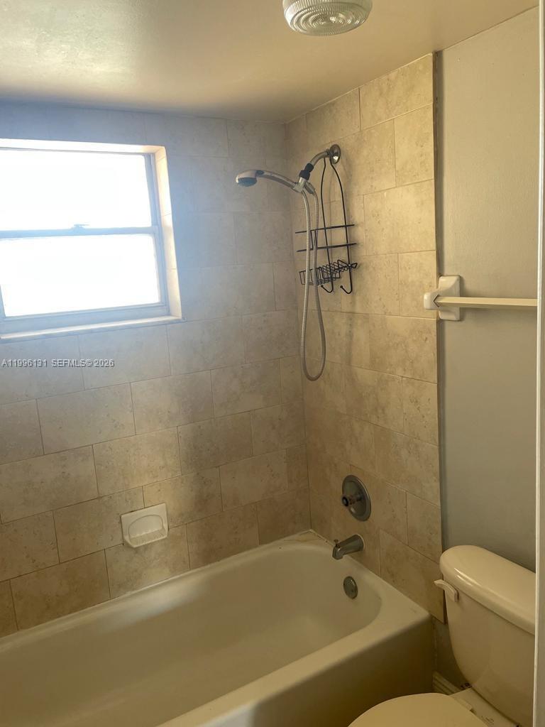 OAKS CONDO - Residential Lease