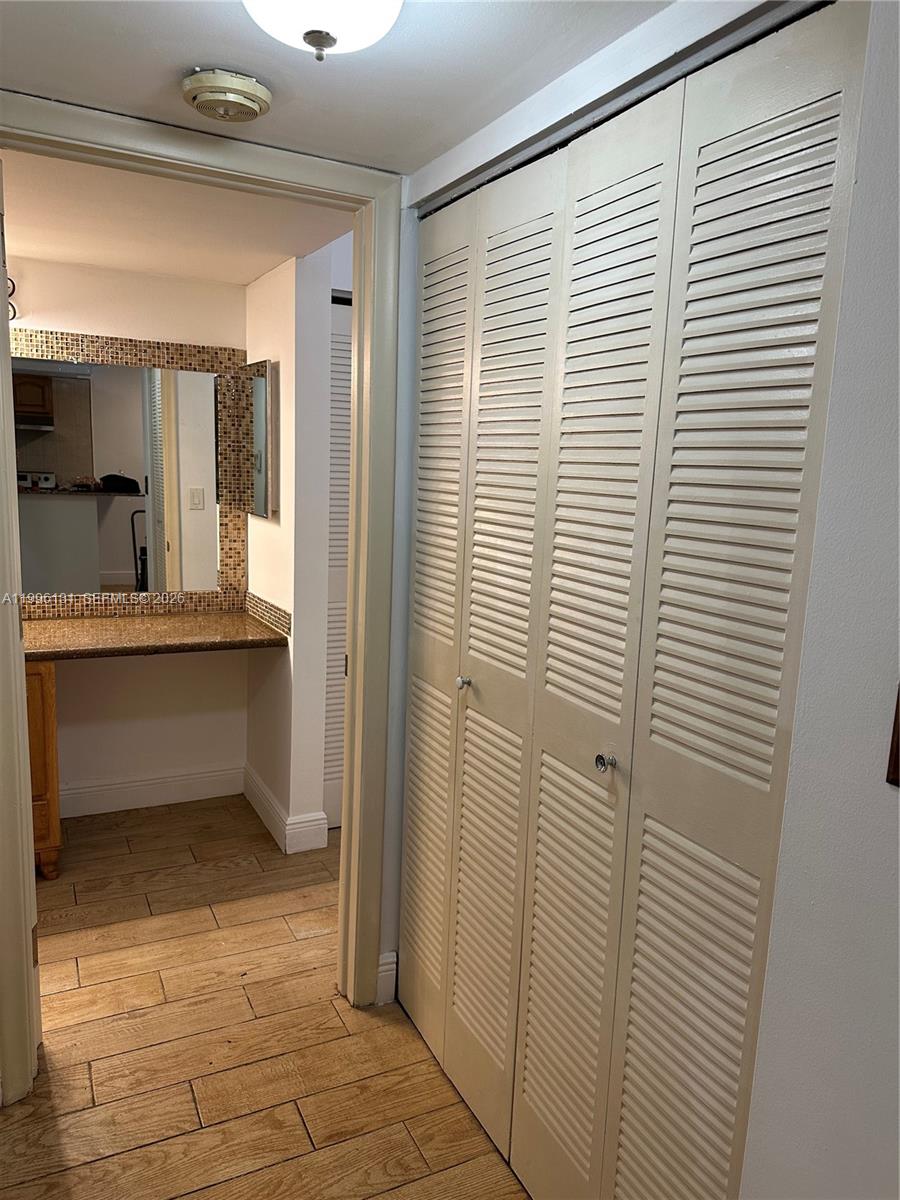 OAKS CONDO - Residential Lease