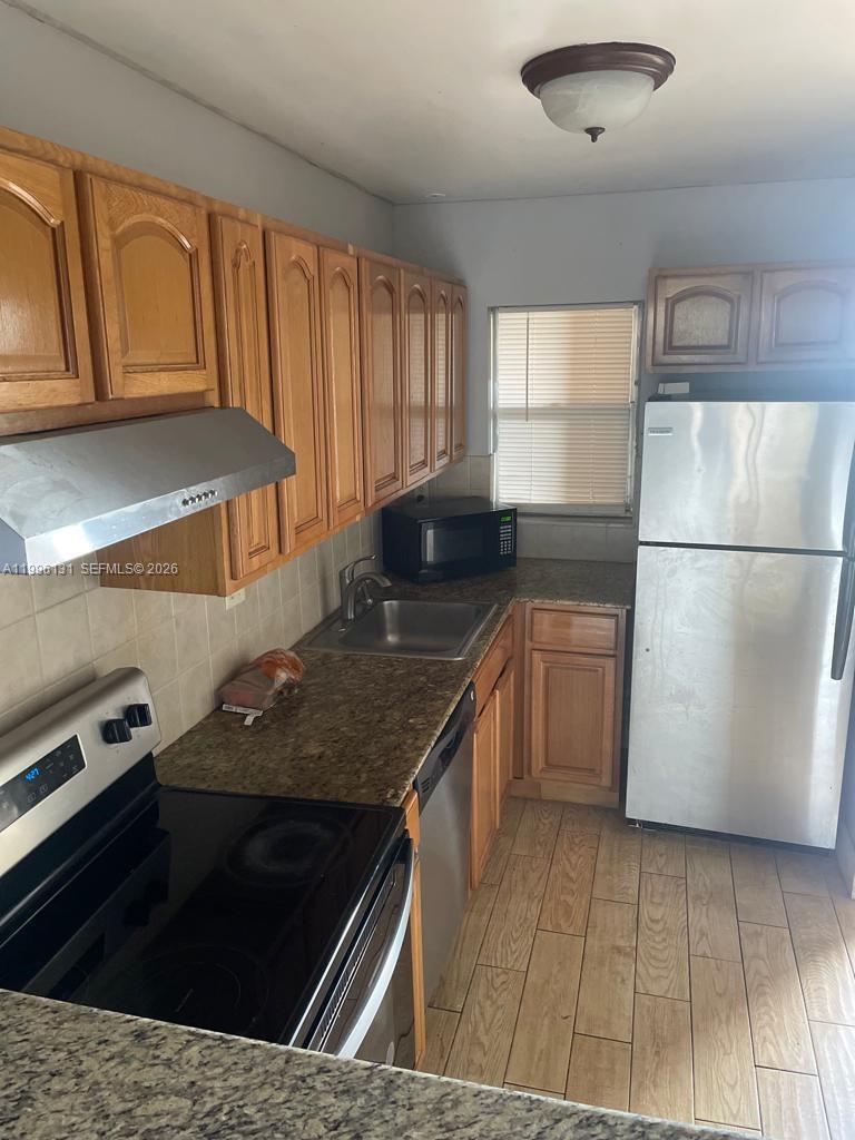 OAKS CONDO - Residential Lease