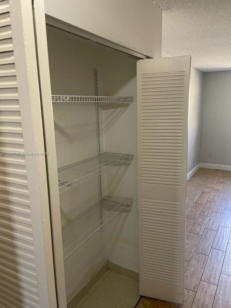 OAKS CONDO - Residential Lease