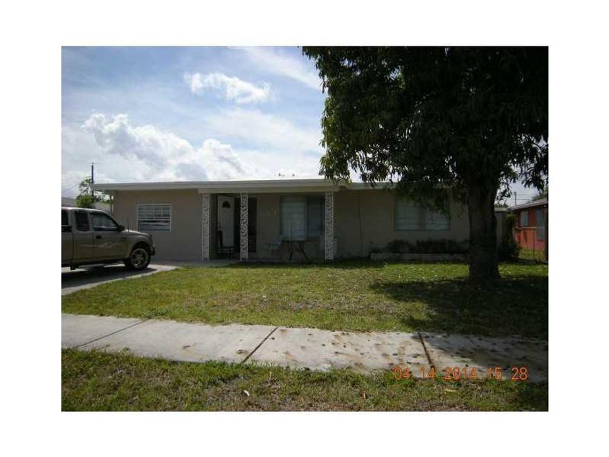 2bed/1 bath + den ( can be use a s a third room) - central AC install less that a year ago - tile floors, updated property 3 years ago. Quiet street and a nice area. VACANT ON LBX . PROPERTY WILL BE READY FOR NEXT FAMILY BY 08/10/15