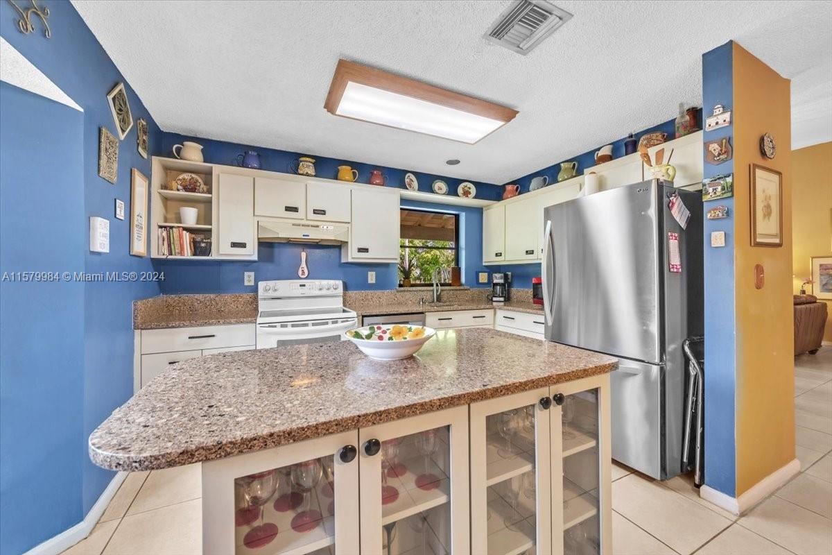 LAKE MARKS AT WESTWIND - Residential