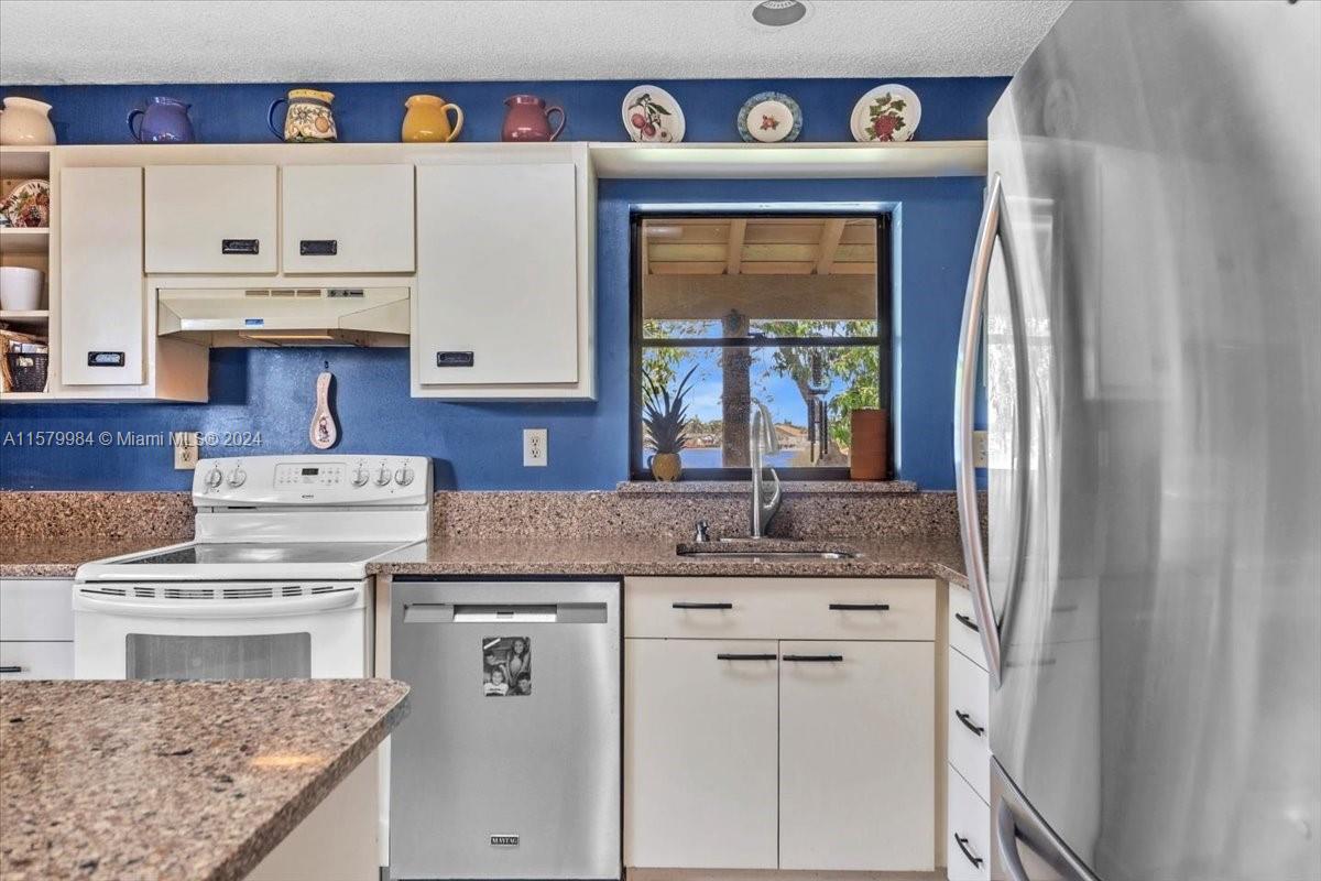 LAKE MARKS AT WESTWIND - Residential