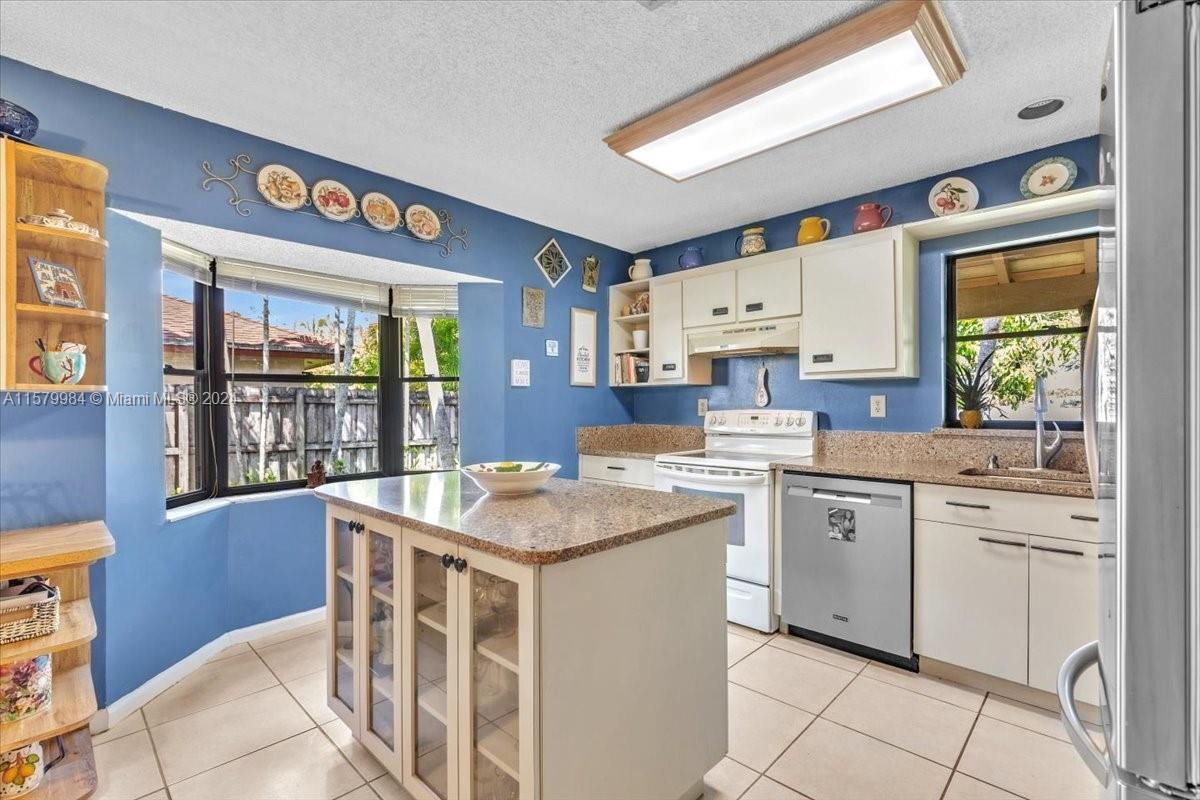 LAKE MARKS AT WESTWIND - Residential