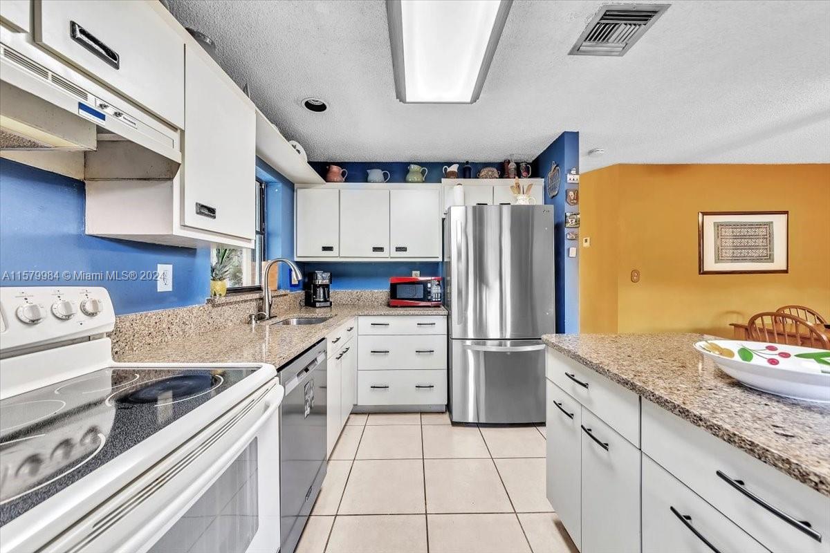 LAKE MARKS AT WESTWIND - Residential