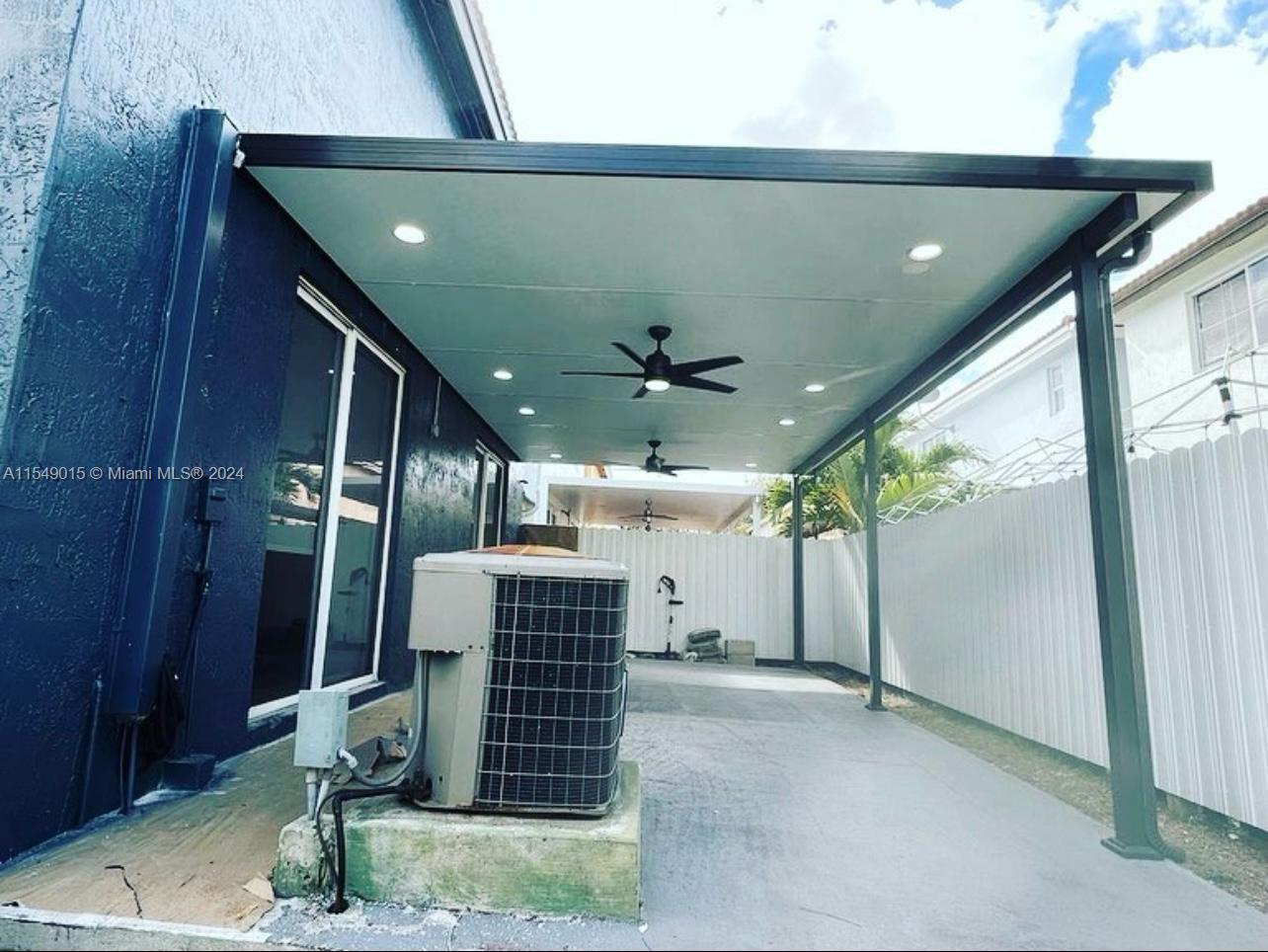 BRISTOL POINTE - Residential