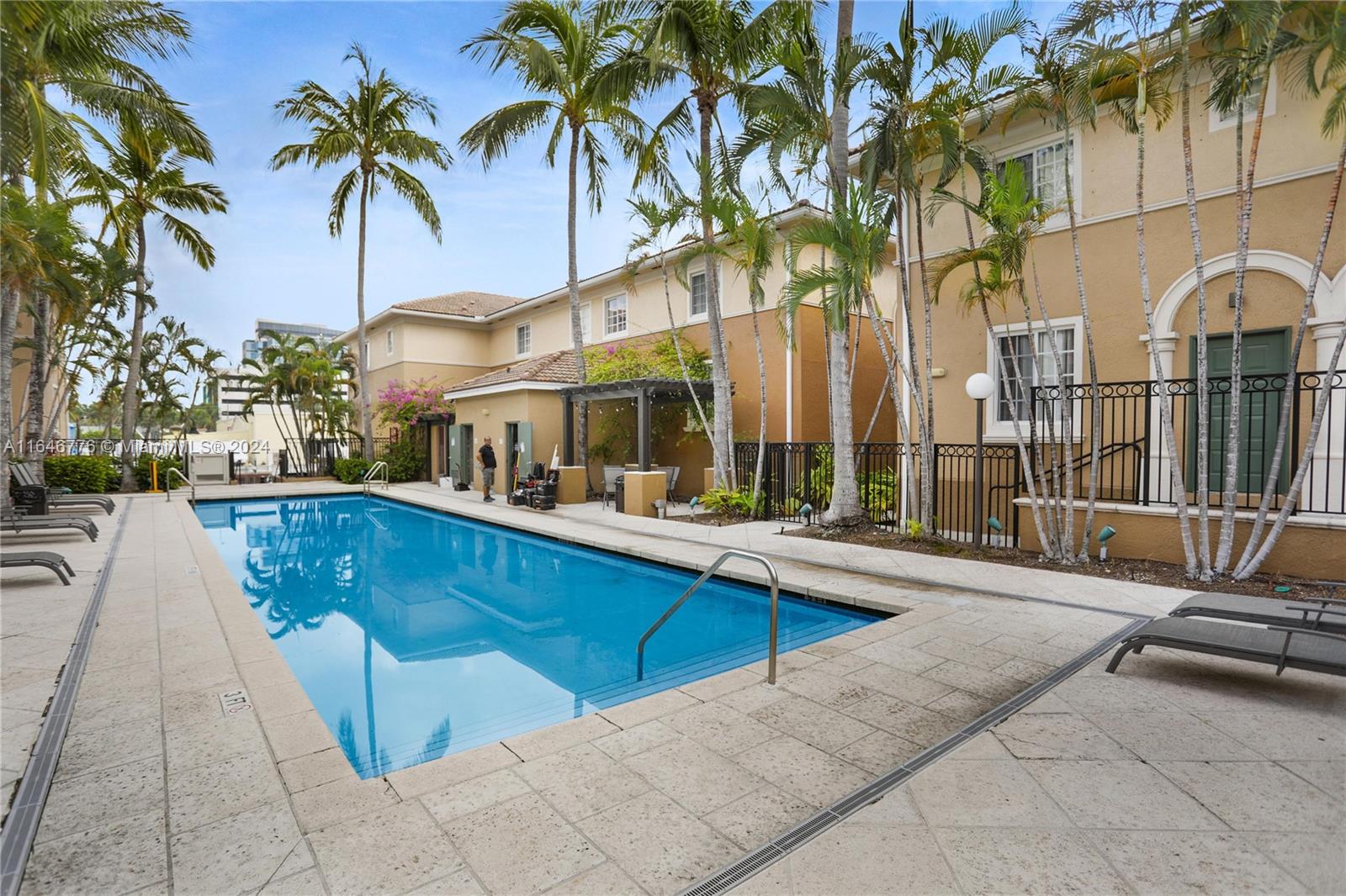 AVENTI AT AVENTURA CONDO - Residential