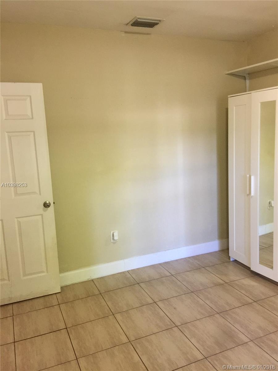 UNIVERSITY MANORS 1ST ADD - Residential Lease