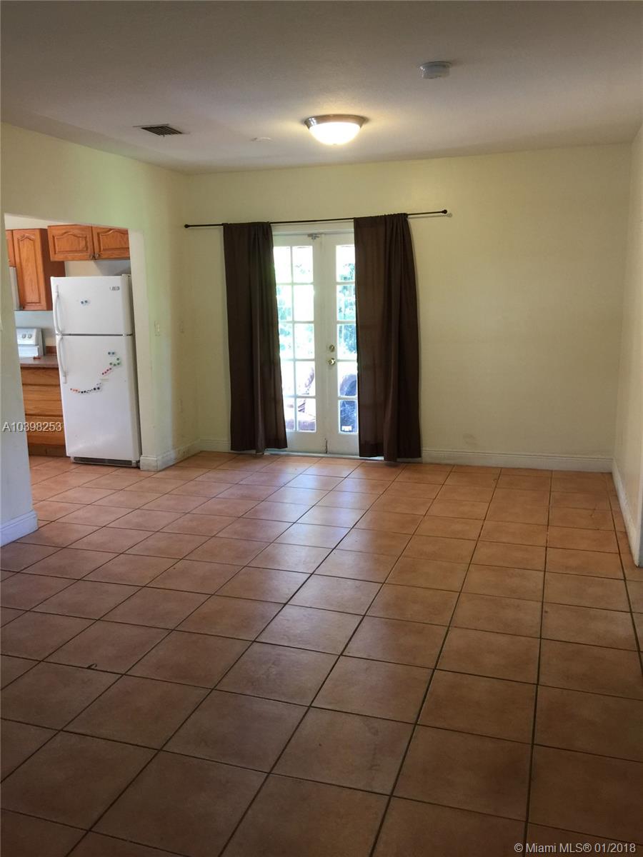 UNIVERSITY MANORS 1ST ADD - Residential Lease